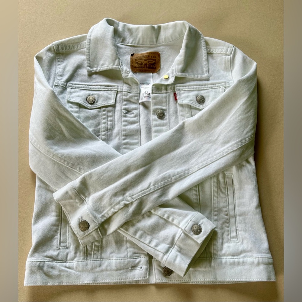 Levi’s Jean Jacket - Picture 4 of 16